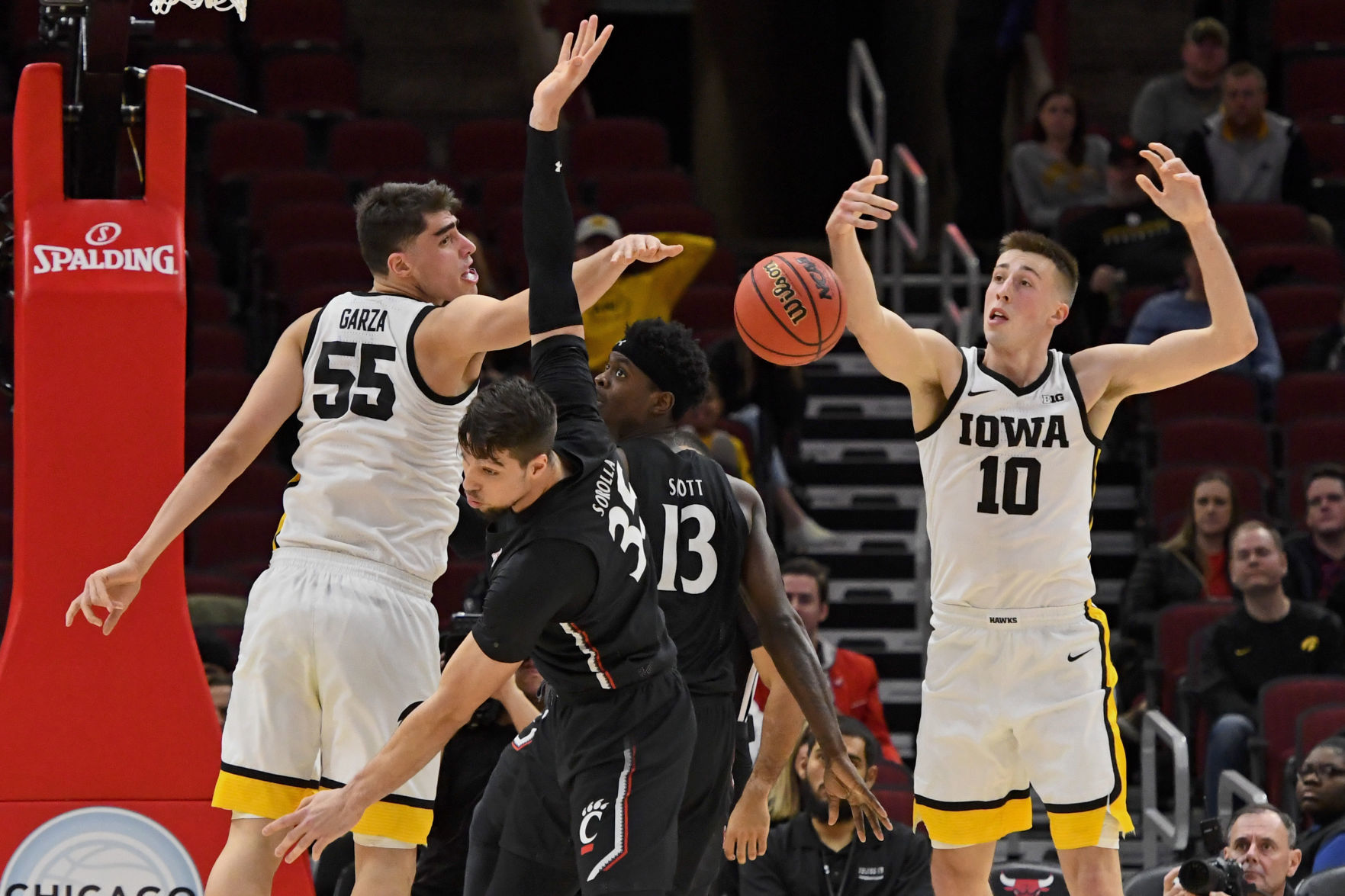 Cincinnati Iowa Basketball